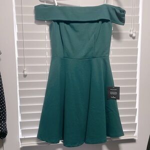 NWT Lulu’s green strapless dress